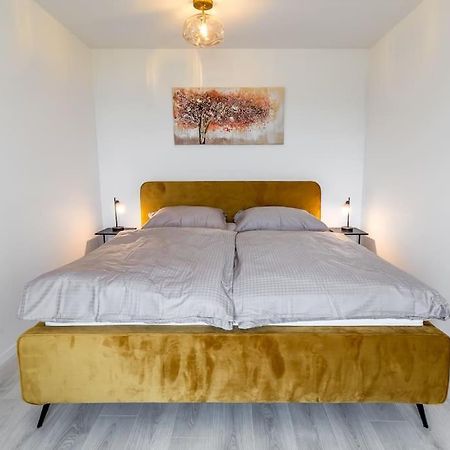 Cozy Apartment Near City Centrum And Bratislava Airport 外观 照片