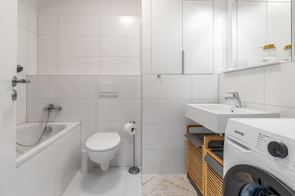 Cozy Apartment Near City Centrum And Bratislava Airport 外观 照片