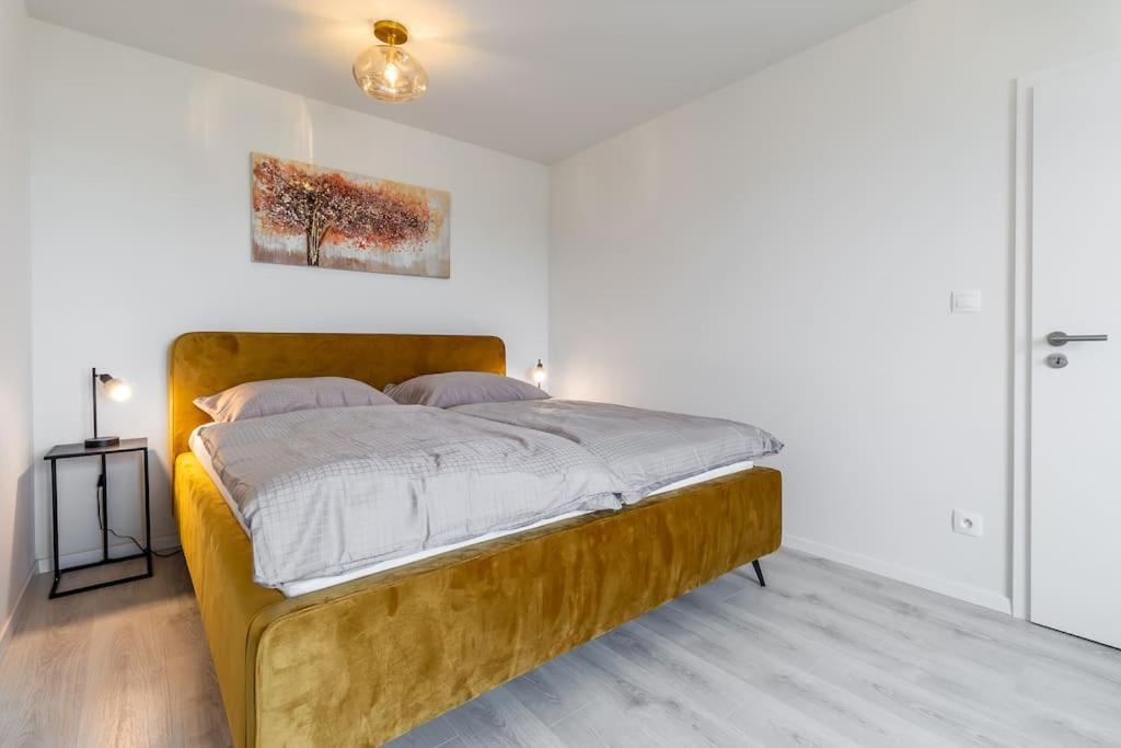 Cozy Apartment Near City Centrum And Bratislava Airport 外观 照片