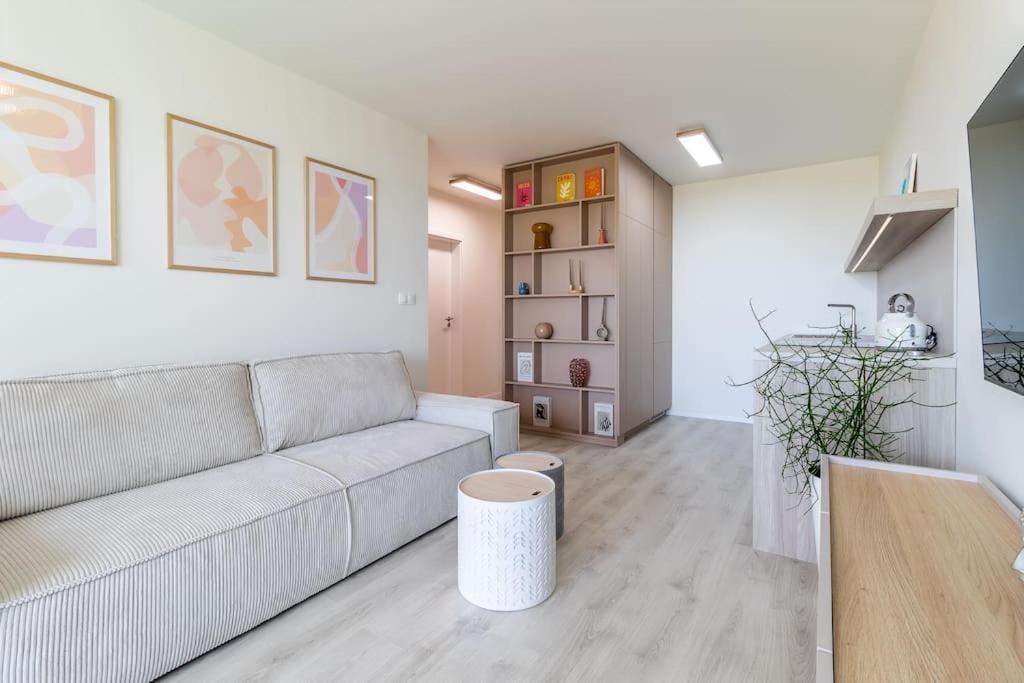 Cozy Apartment Near City Centrum And Bratislava Airport 外观 照片